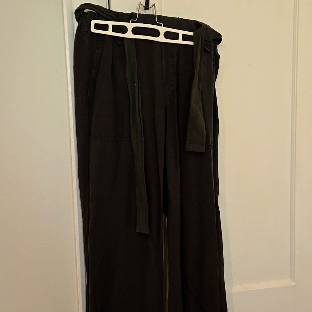 Bella dahl size medium pants